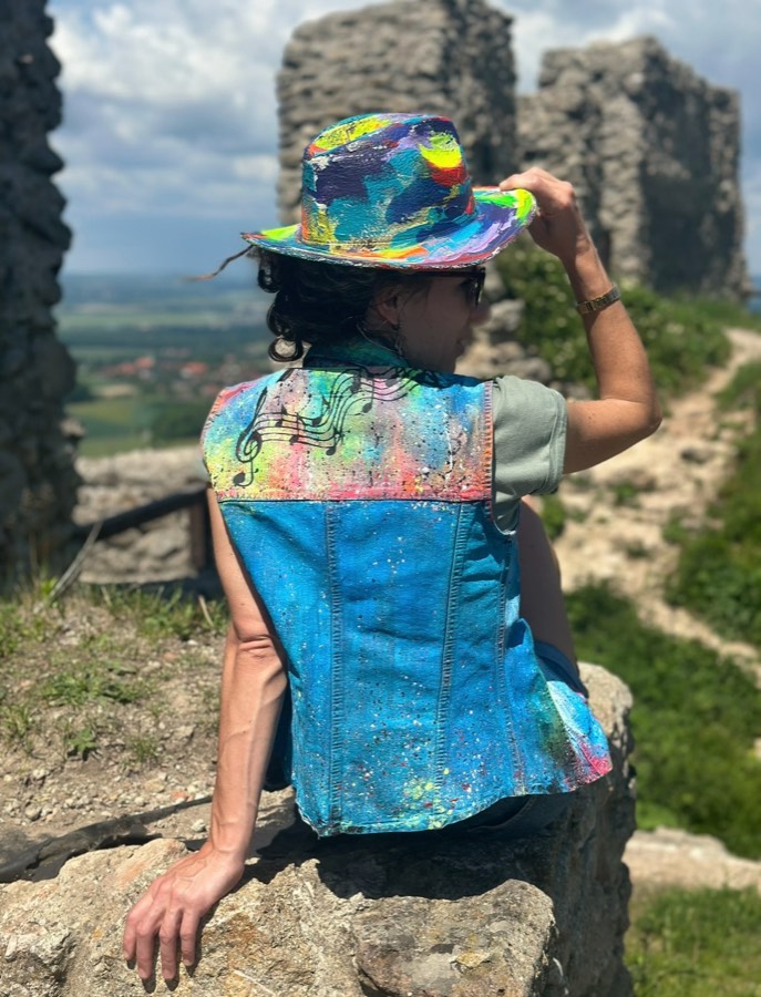 Ručně malované oblečení od Pavly Hanouskové – tx-53